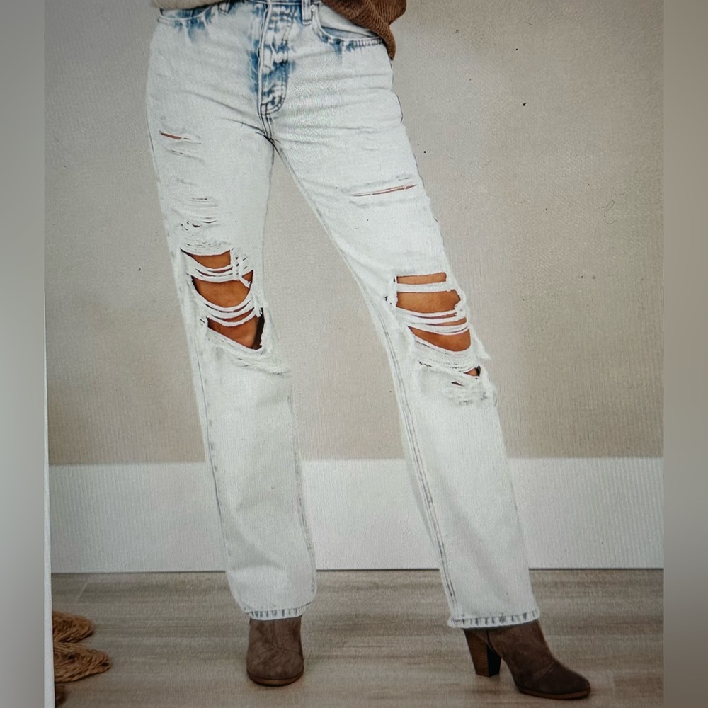 NWOT Addison Distressed Boyfriend Fit Jean Size 3/25